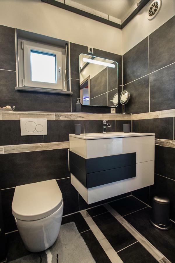 Bodensee-Fewo Modernes & Top-Ausgestattetes Appartement Incl Netflix, Fahrradgarage Uhldingen-Muehlhofen Luaran gambar